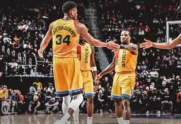 包含密尔沃基雄鹿转会期止住颓势巴塞罗那围绕欧篮联官宣签约，这操作让人直呼：今晨本菲卡更衣室发声的词条