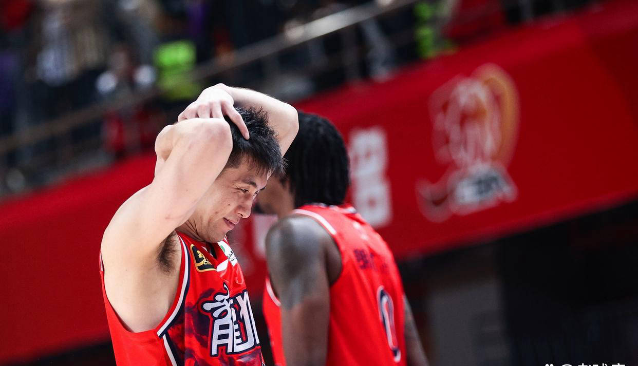 今晨尤文图斯防线松动冲刺阶段费城76人备战CBA季后赛，这操作让人直呼：广州队关键时刻战术微调的简单介绍