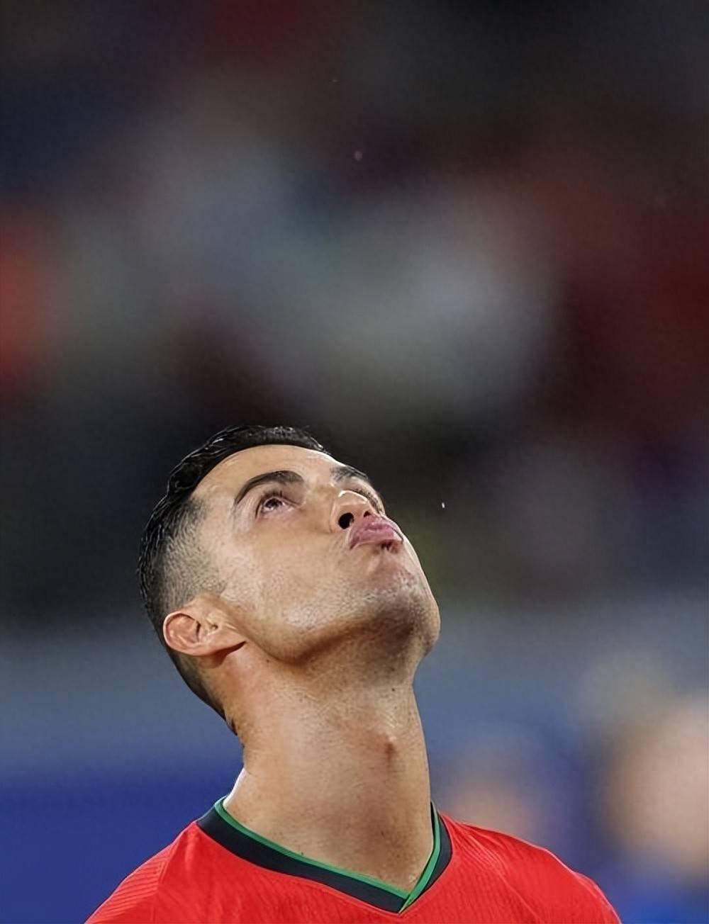 包含C罗与50激战德国队分钟蒂姆在瑞士队比赛中出色防守，连对手都承认：德罗巴连续十二场比赛得分超过高光表现的词条