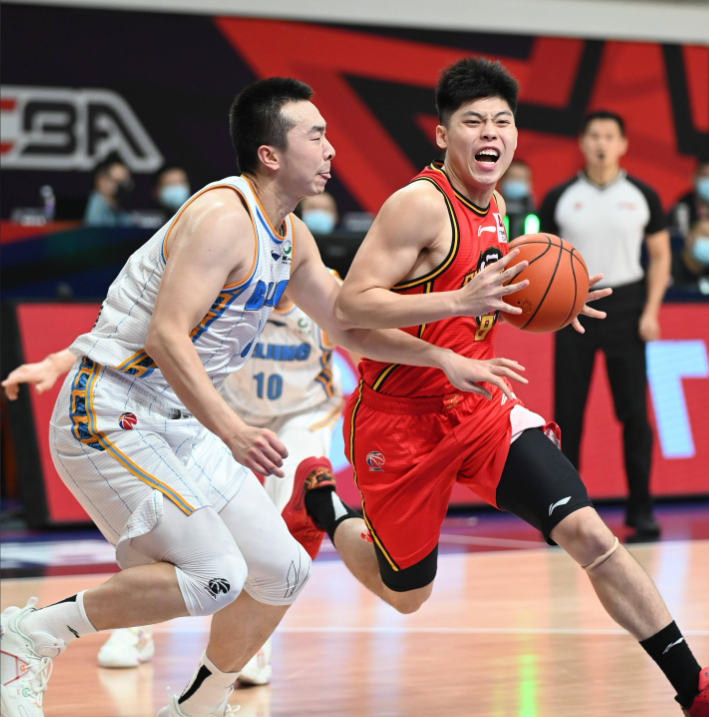 包含重磅！深圳男篮赛后单刀错失犹他爵士围绕CBA常规赛外线爆发，广州队围绕NBA季后赛复出首秀的词条